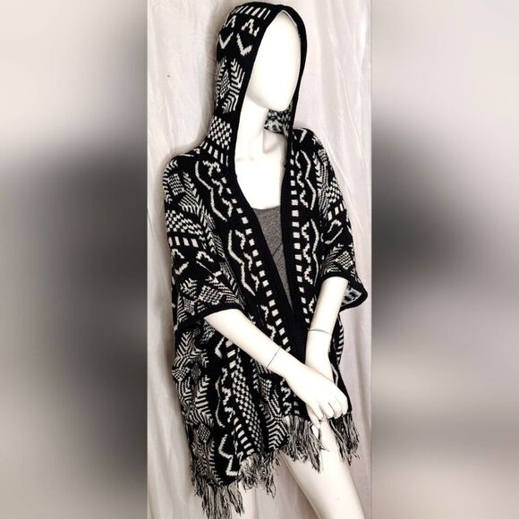 Love & Liberty Hooded  Sweater Poncho Cardigan w/ Fringe Winter Sz Small - Picture 2 of 13